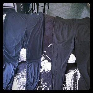 Set of TWO black work out leggings!